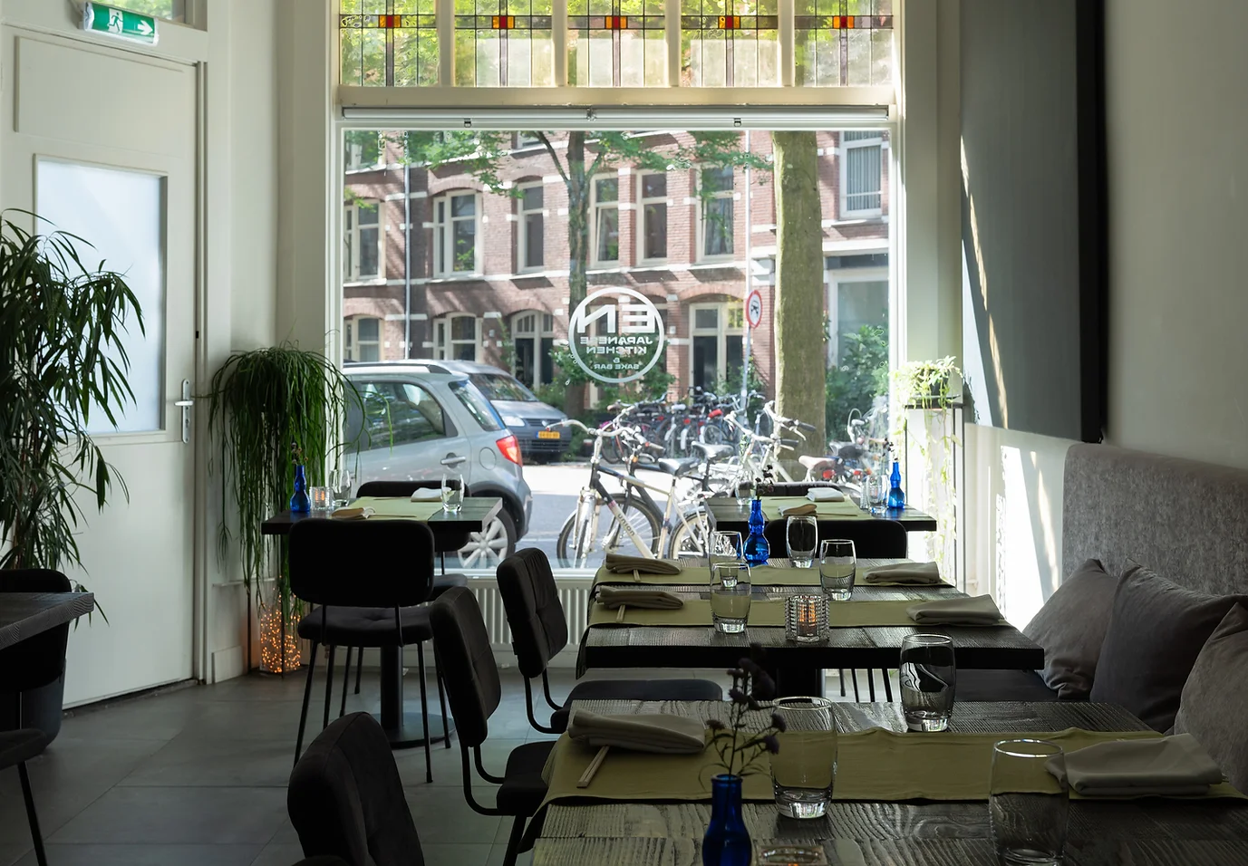 EN Restaurant internal Atmosphere